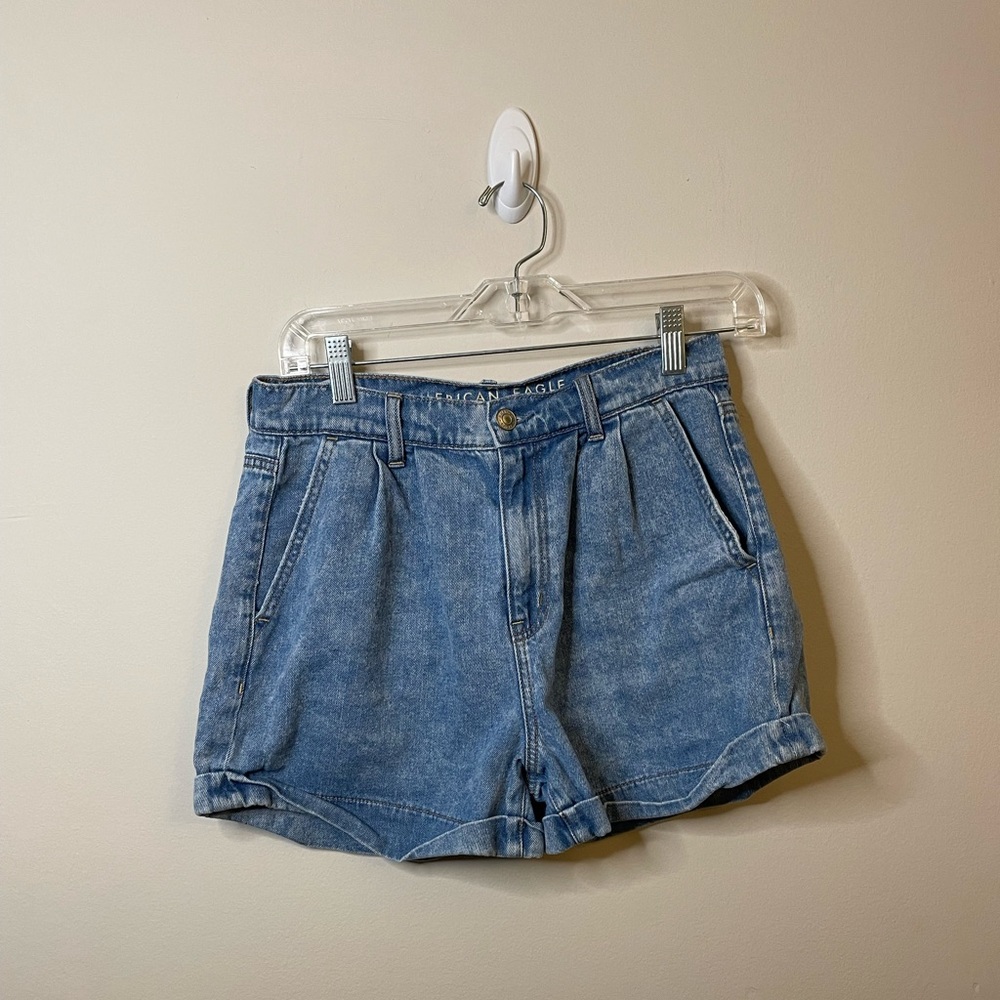 American Eagle Medium Wash Mom Short Pleated Cuffed